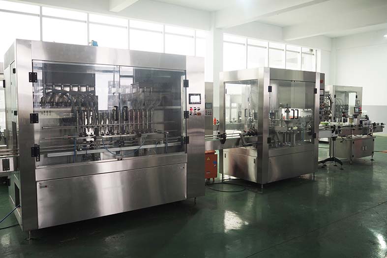 Juice filling machine